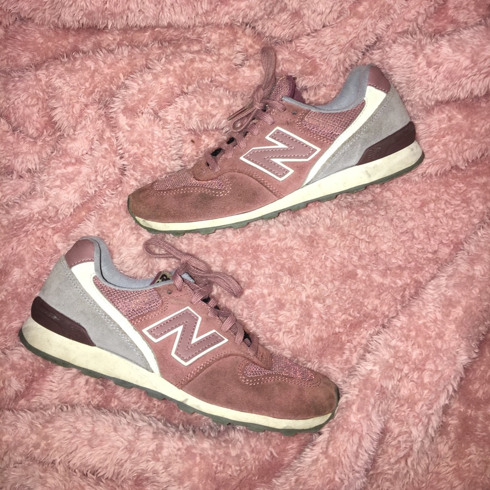 New Balance 696 Sneakers
